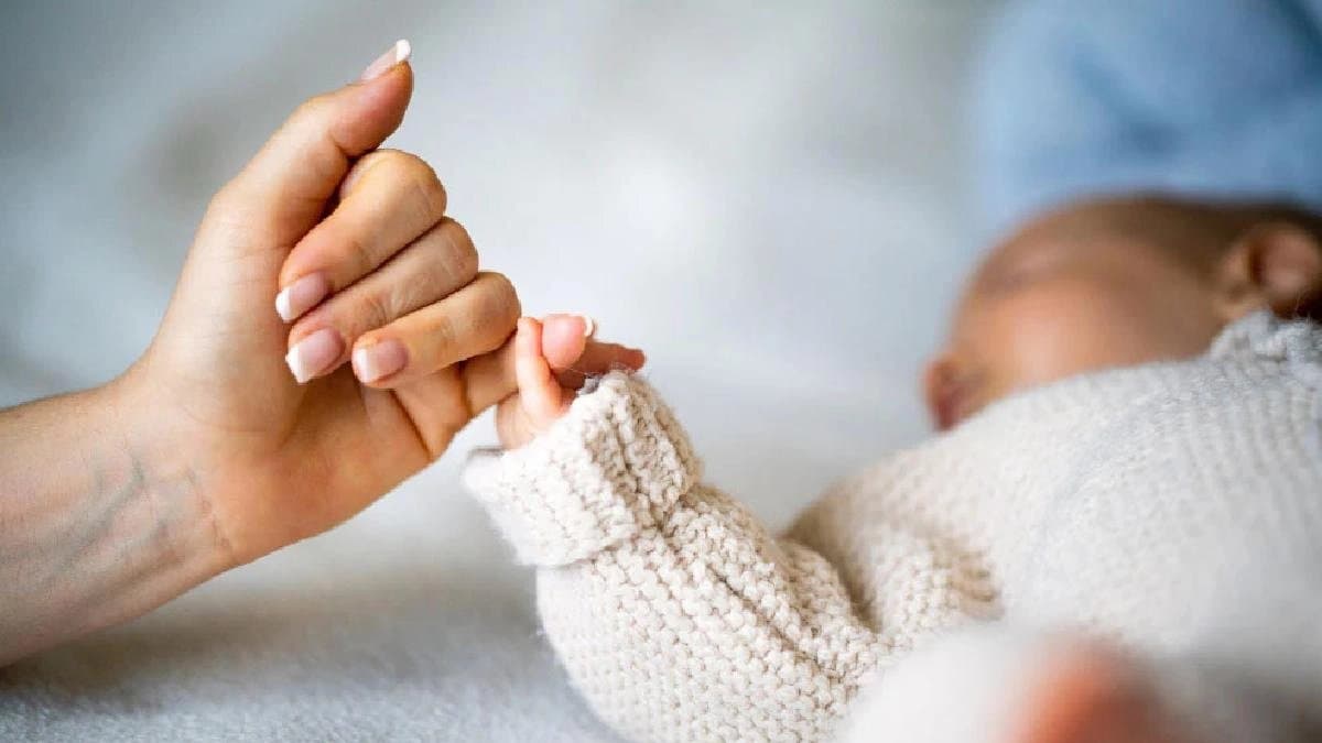 Woman cut her own belly to give birth to her Son