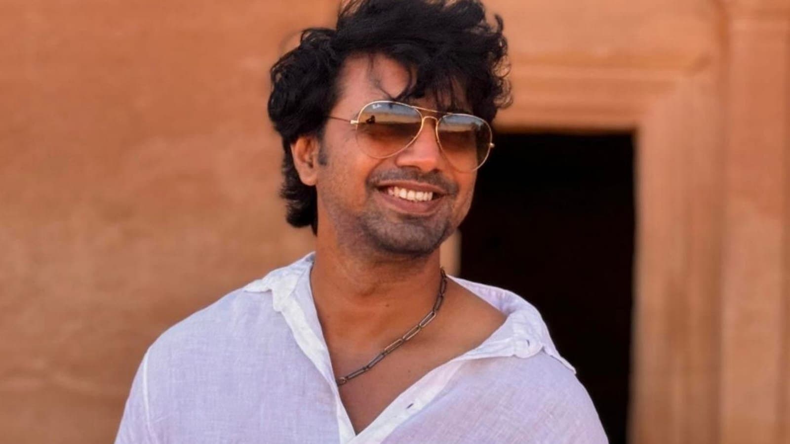 dev is joining pujor shobcheye boro jalsha program at star jalsa ent