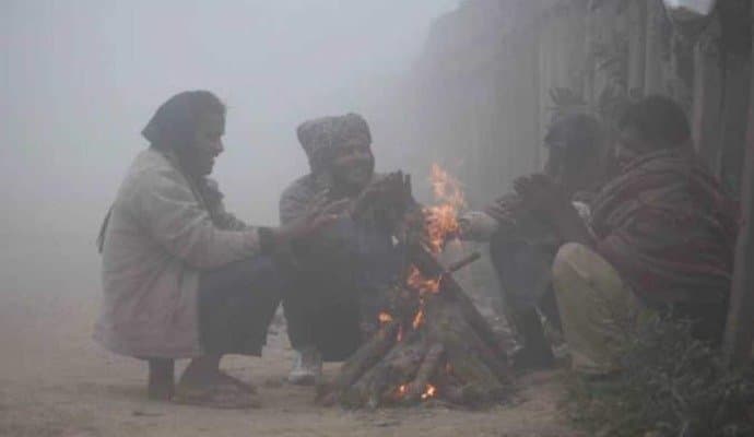 Delhi: ৩ ডিগ্রির ঘরে পারদ, ঠান্ডায় জবুথবু দিল্লি 