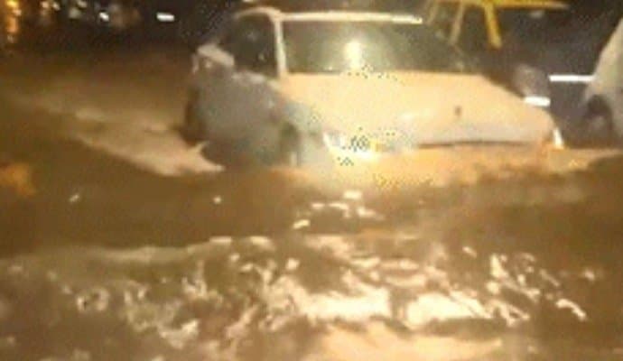 Weather Update: রাতভর বৃষ্টিতে জলমগ্ন মুম্বই, বন্ধ শিক্ষাপ্রতিষ্ঠান, একাধিক রাজ্যে ভারি বর্ষণের সতর্কতা 