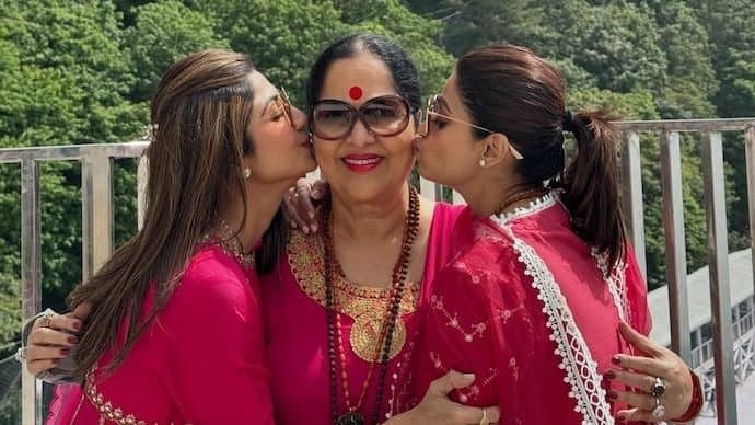 Shilpa Shetty shared a adorable picture with her mother on social media 