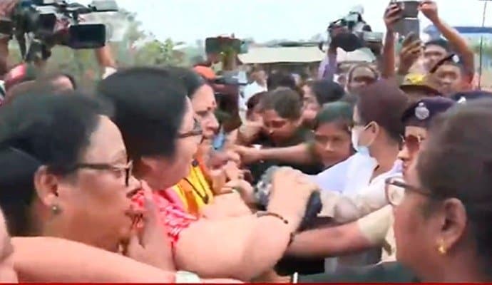 BJP mohila morcha was detained at newtown