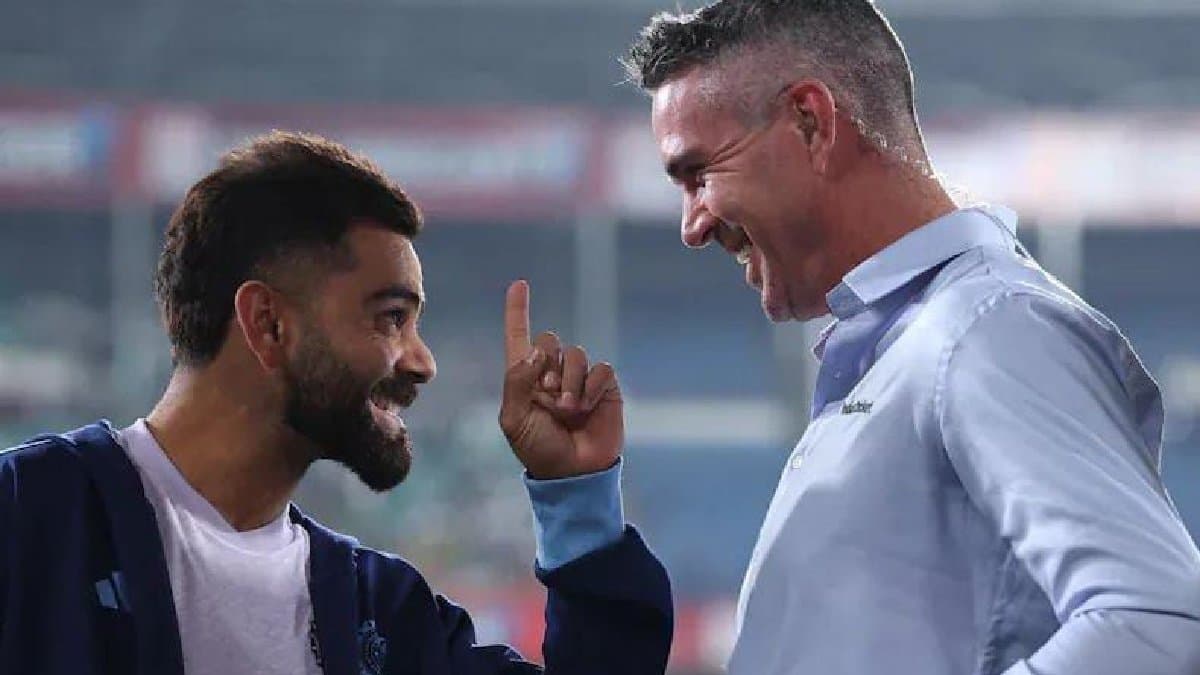 Virat Kohli discussing real estate in London with Kevin pietersen spt