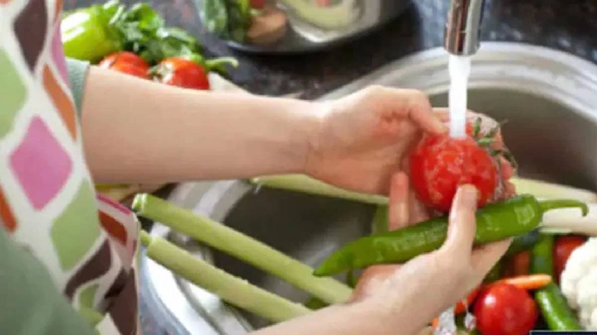 Stop these common mistakes when cleaning fruits and vegetables