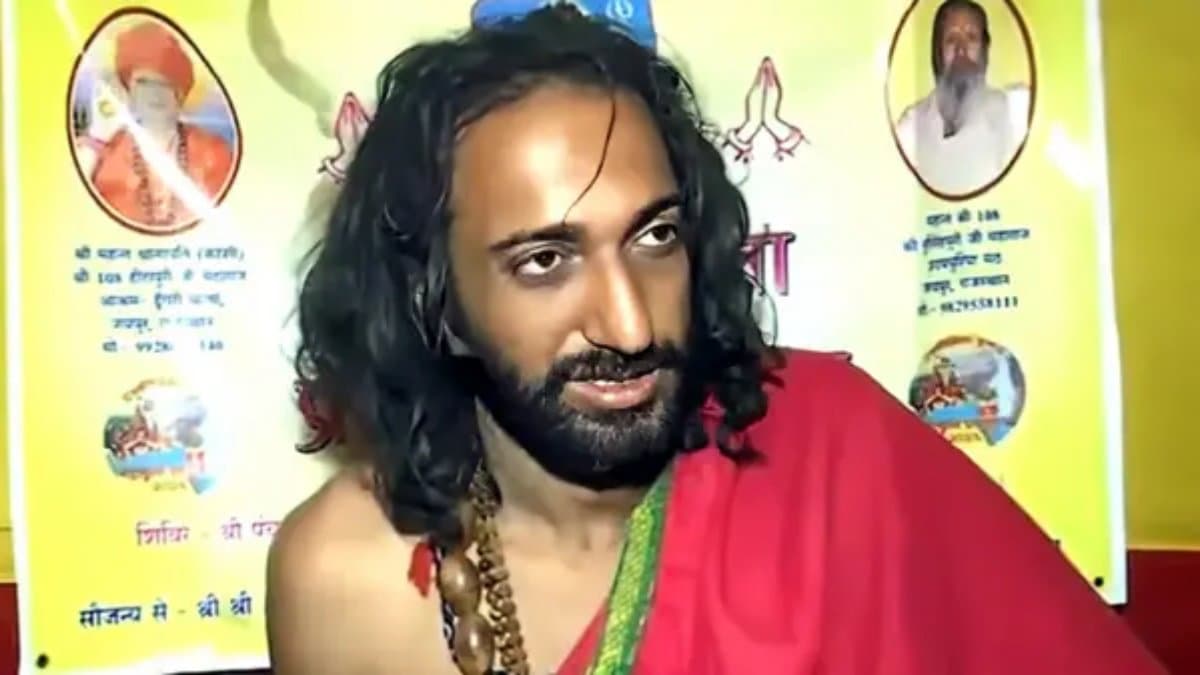 IIT Baba abhey singh expelled from Juana Akhara at Maha Khumbh gnr