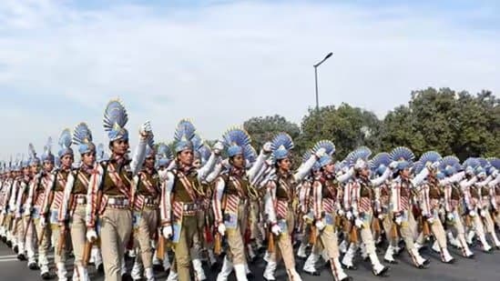 Republic Day: কর্তব্যপথে প্রধানমন্ত্রী-রাষ্ট্রপতি, প্রজাতন্ত্র দিবসের কুচকাওয়াজে তিন বাহিনীর নারী শক্তি