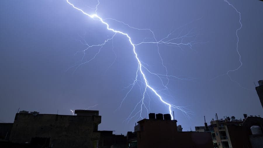 বজ্রাঘাতে পুরুলিয়ায় মৃত ৩, জখম ৫