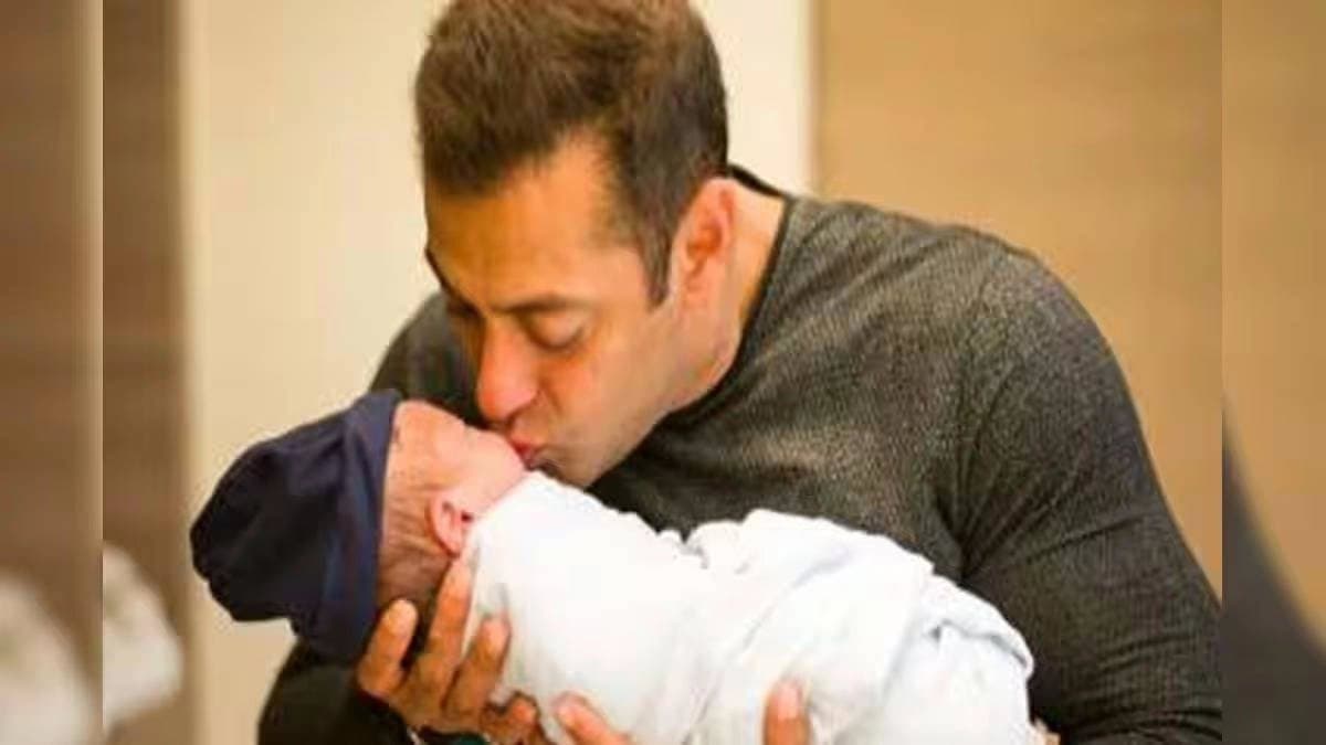 Twinkle Khanna and Kajol s talk show opens with Aamir-Salman candidly discussing friendship breakups and dreams of fatherhood