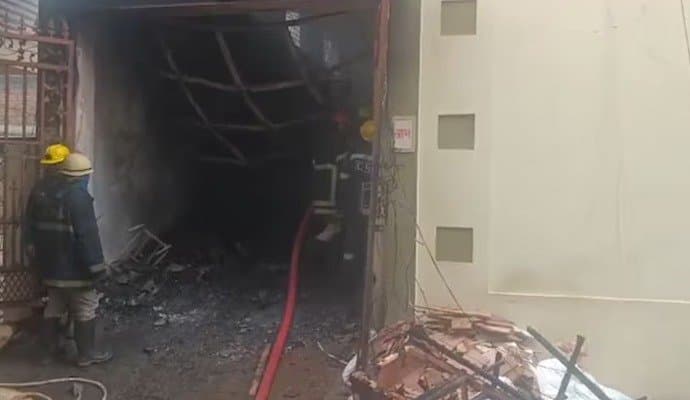Andhra Pradesh: সোফা কারখানা থেকে গোটা আবাসনে ছড়াল আগুন, ঝলসে গেলেন ১৫ জন, মৃত ৩ 