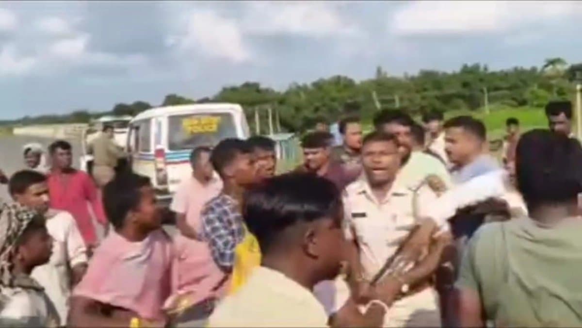 Villagers of Malda arranged Kangaroo court to punish a youth as he expressed his love to a woman