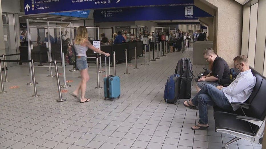 At Texas Airport Woman Removed All Her Clothes Then Attacked People With Pencil