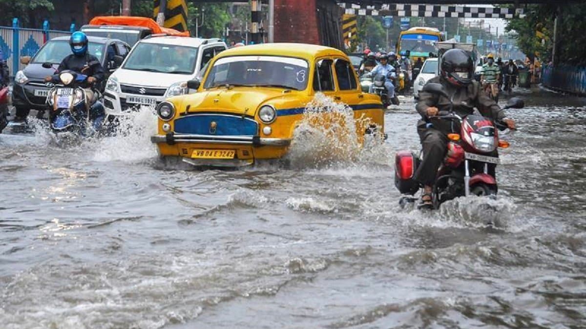 Weather update heavy rainfall forecast in North Bengal Kolkata south bengal will receive moderate rain gnr 