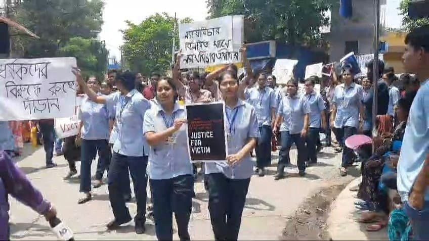 Doctors protest at Hooghly district hospital gnr 