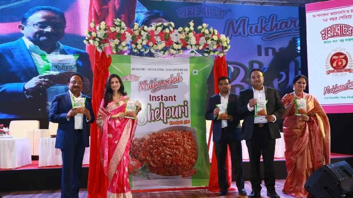 পায়ে পায়ে ৭৫-এ মুখোরচক, ভেলপুরিকে 'ইনস্ট্যান্ট' রূপ দিয়ে জন্মদিন উদযাপন কর্ণধারদের 