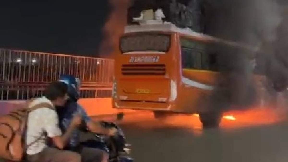  Major Accident on Second Hooghly Bridge as Bus to Purulia Catches Fire