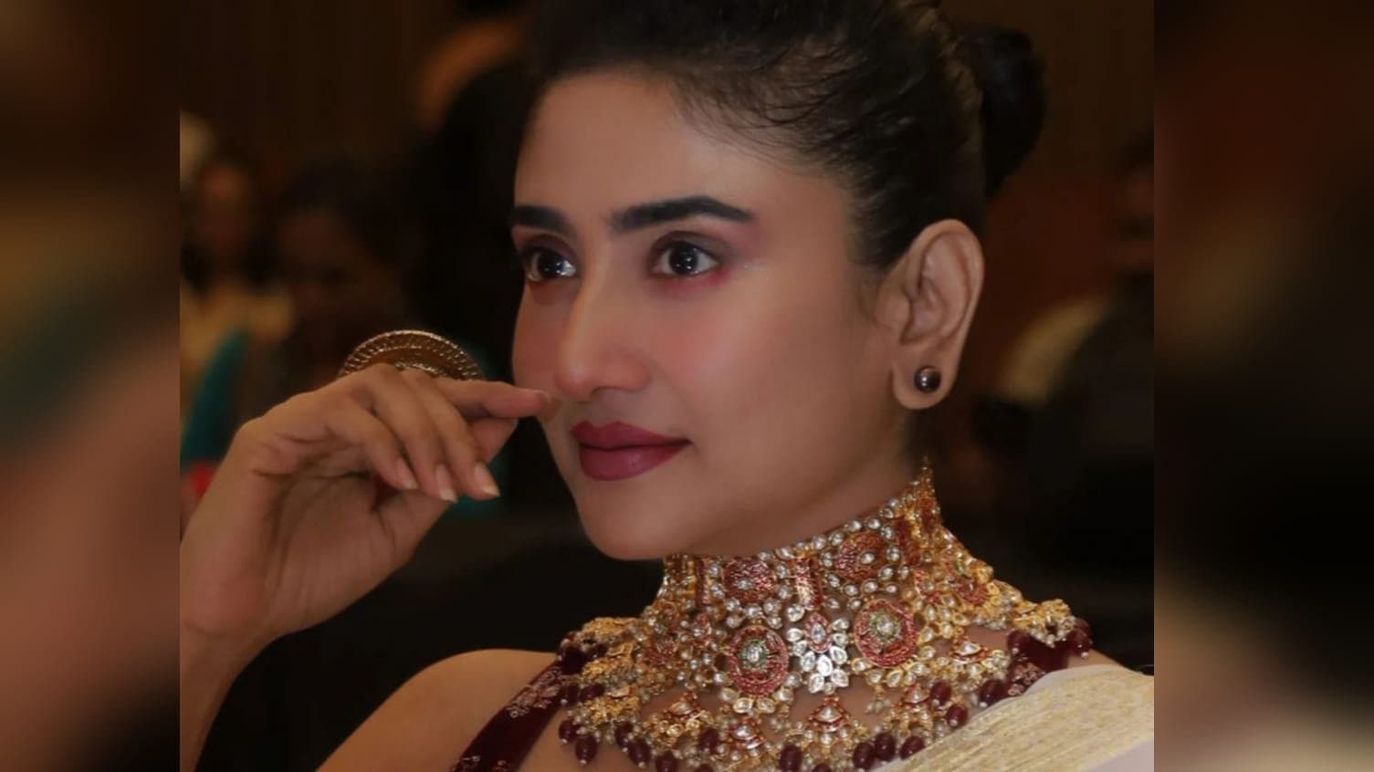 tollywood actress debleena dutt shared a note on social media that curious to netizens ent