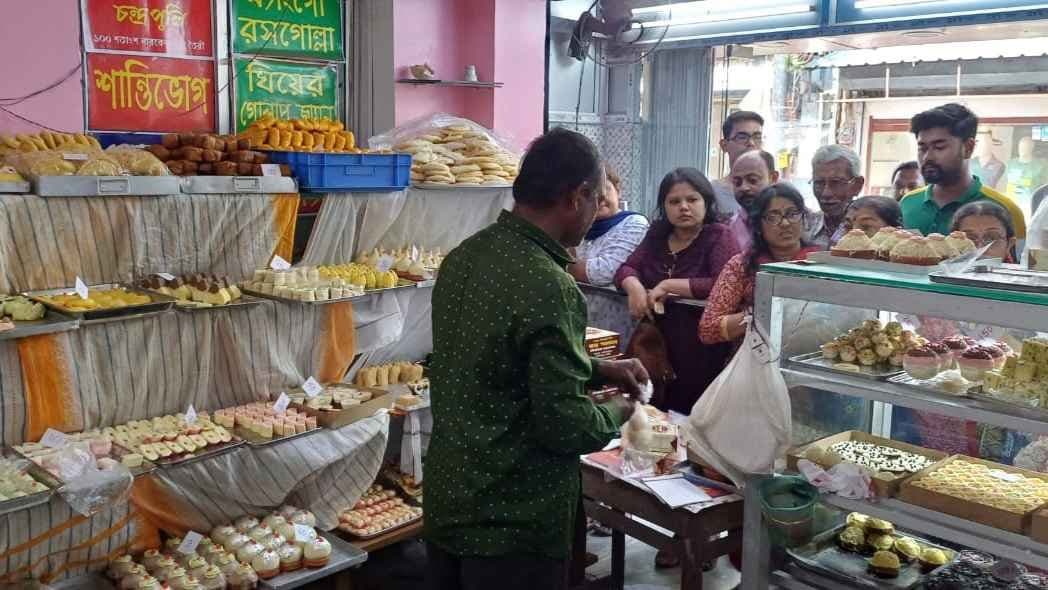 Bhai Phota Hooghly 370 types of sweets in shops gnr 