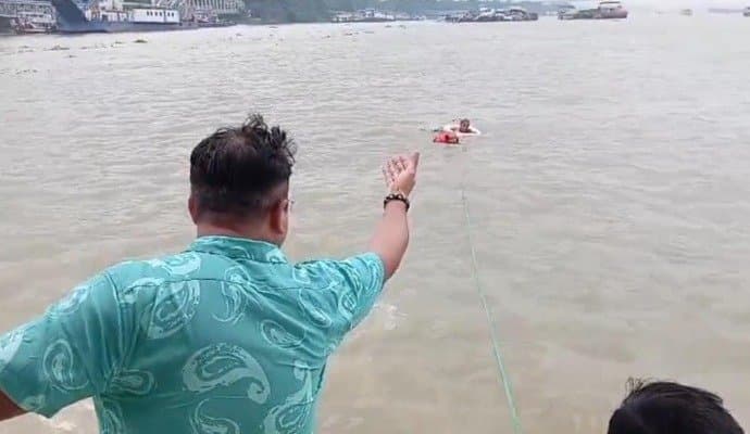 IRTP Rescue Old Women একাকিত্বের শিকার, হুগলী নদিতে ঝাঁপ বৃদ্ধার, উদ্ধার কলকাতা রিভার ট্রাফিক পুলিশের