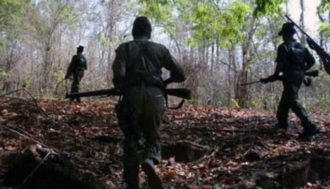 SURRENDER: ঝাড়খণ্ডের সিংভূম জেলায় আত্মসমর্পণ করল ১২ জন মাওবাদী