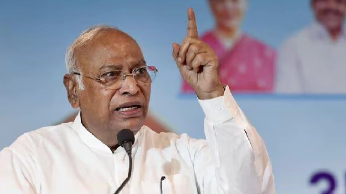  Mallikarjun Kharge admitted to hospital 