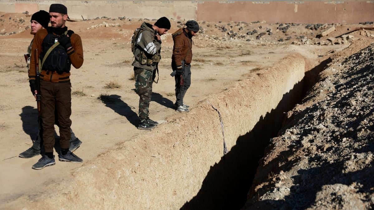 Mass Grave With Over 1 Lakh Bodies Found in  Syria gnr 