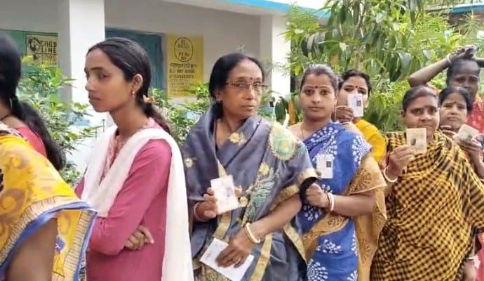 বেলা ১টা পর্যন্ত সবথেকে বেশি ভোট মুর্শিদাবাদে, পিছিয়ে মালদা উত্তর