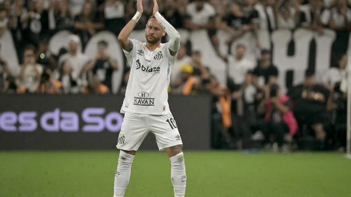 Neymar Signs For Six More Months With Santos 