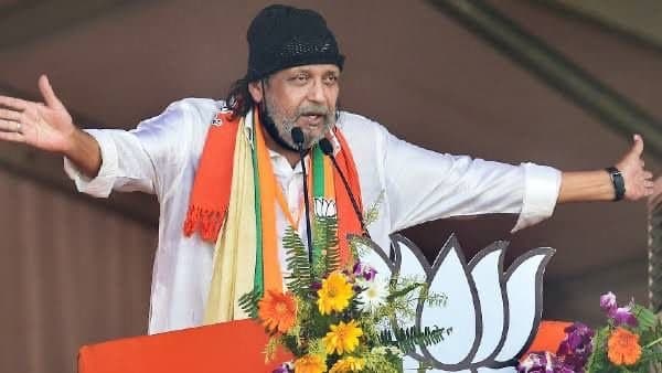Mithun Chakraborty: ‌আলিপুরদুয়ারে রোড শো চলাকালীন গরমে অসুস্থ হয়ে পড়লেন মিঠুন