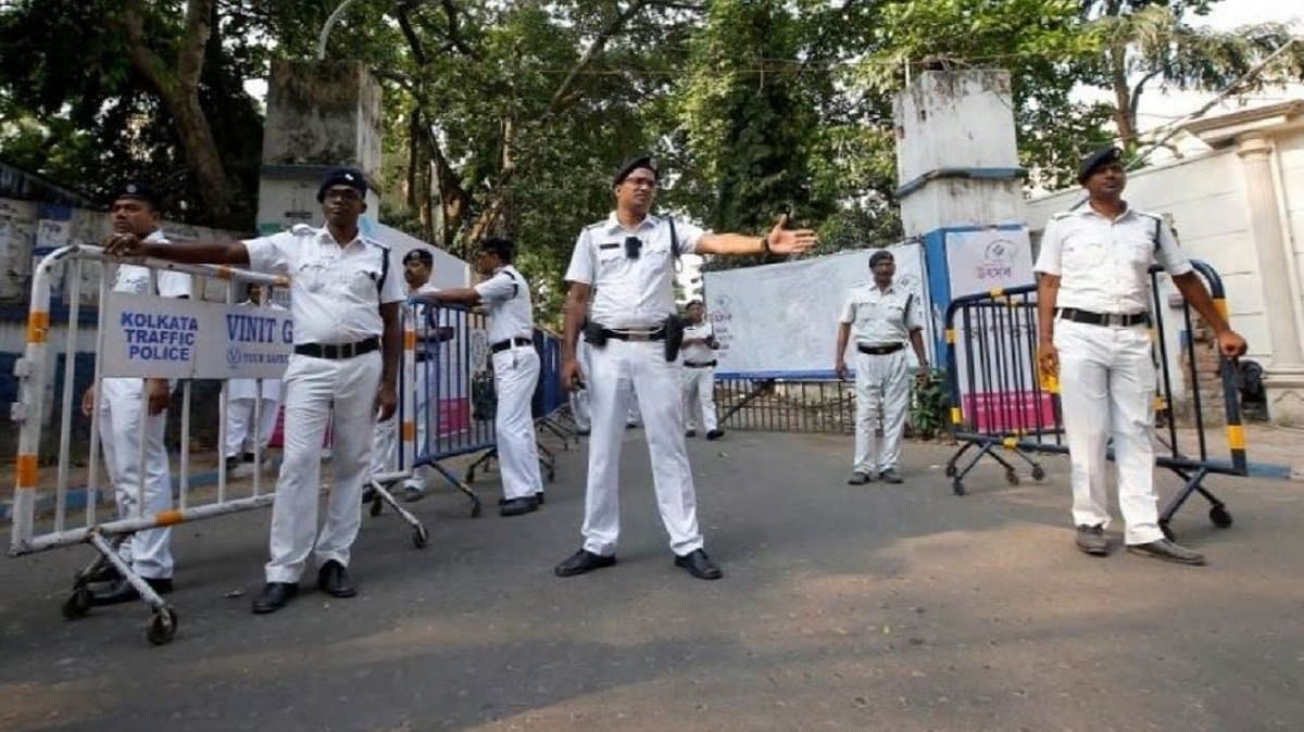 Police attacked while trying to stop dj, 2 arrested