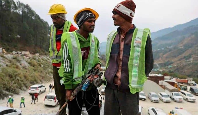 Uttarakhand: প্রবল ঠান্ডা-বৃষ্টিই নতুন চ্যালেঞ্জ সুড়ঙ্গে আটকে থাকা শ্রমিকদের উদ্ধারকার্যে 