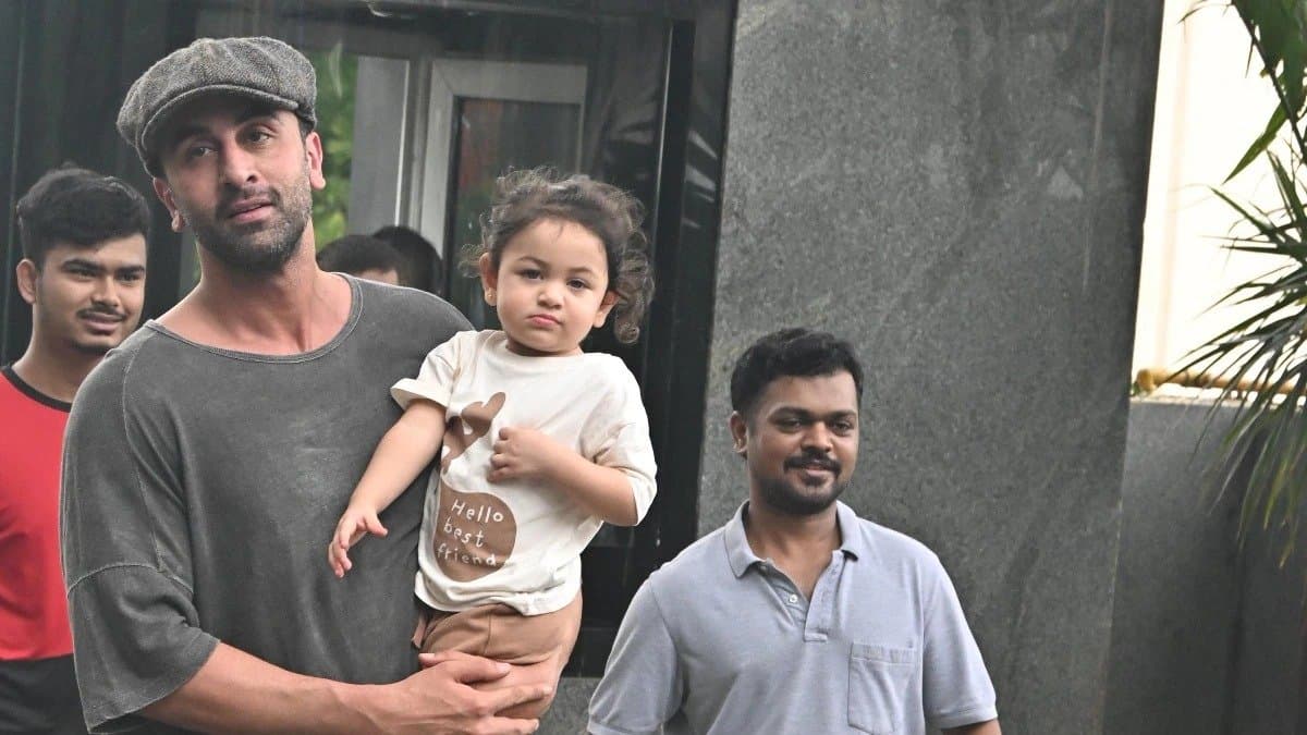 Ranbir Kapoor new look spotted with daughter Raha outside filmmaker Ayan Mukerji s home ENT