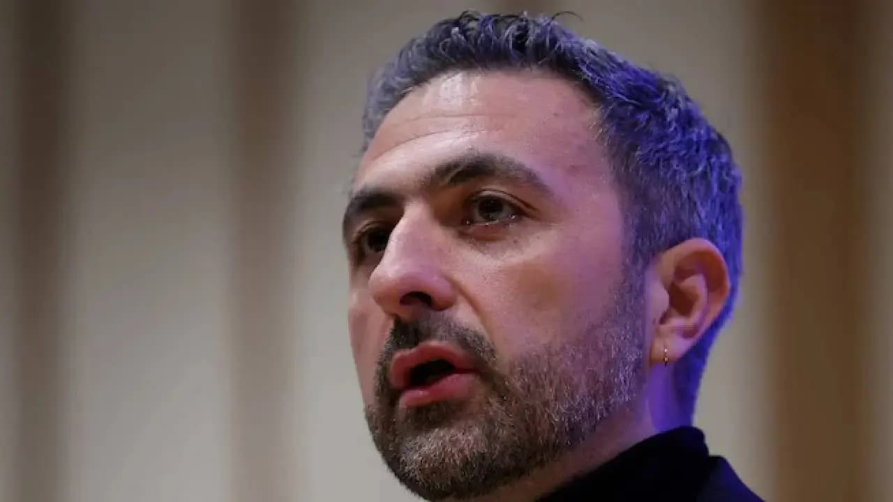 পৃথিবীর এয়ে ২৪ ঘণ্টা নিরাপত্তায় মুড়ে রাখা হয় তাকে? জানলে চোখে জল আসবে